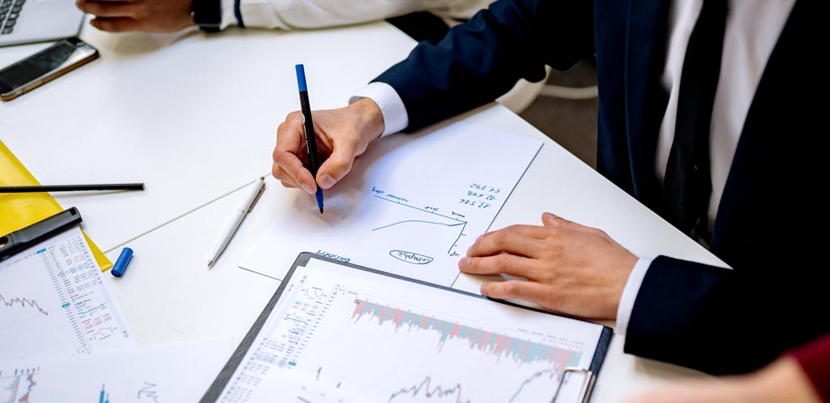 ¿Te gusta la economía y las finanzas? Entonces revisa las principales carreras universitarias de negocios que existen en el mercado.