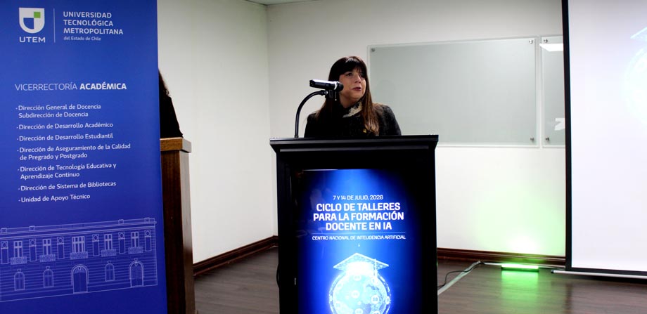 vicerrectora académica utem presenta en seminario sobre IA
